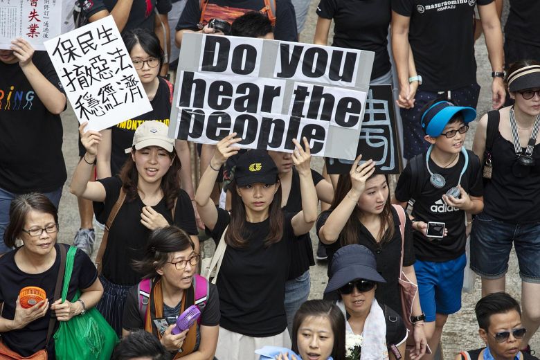 Hong Kong: le proteste proseguono, chi si fida di Carrie Lam?